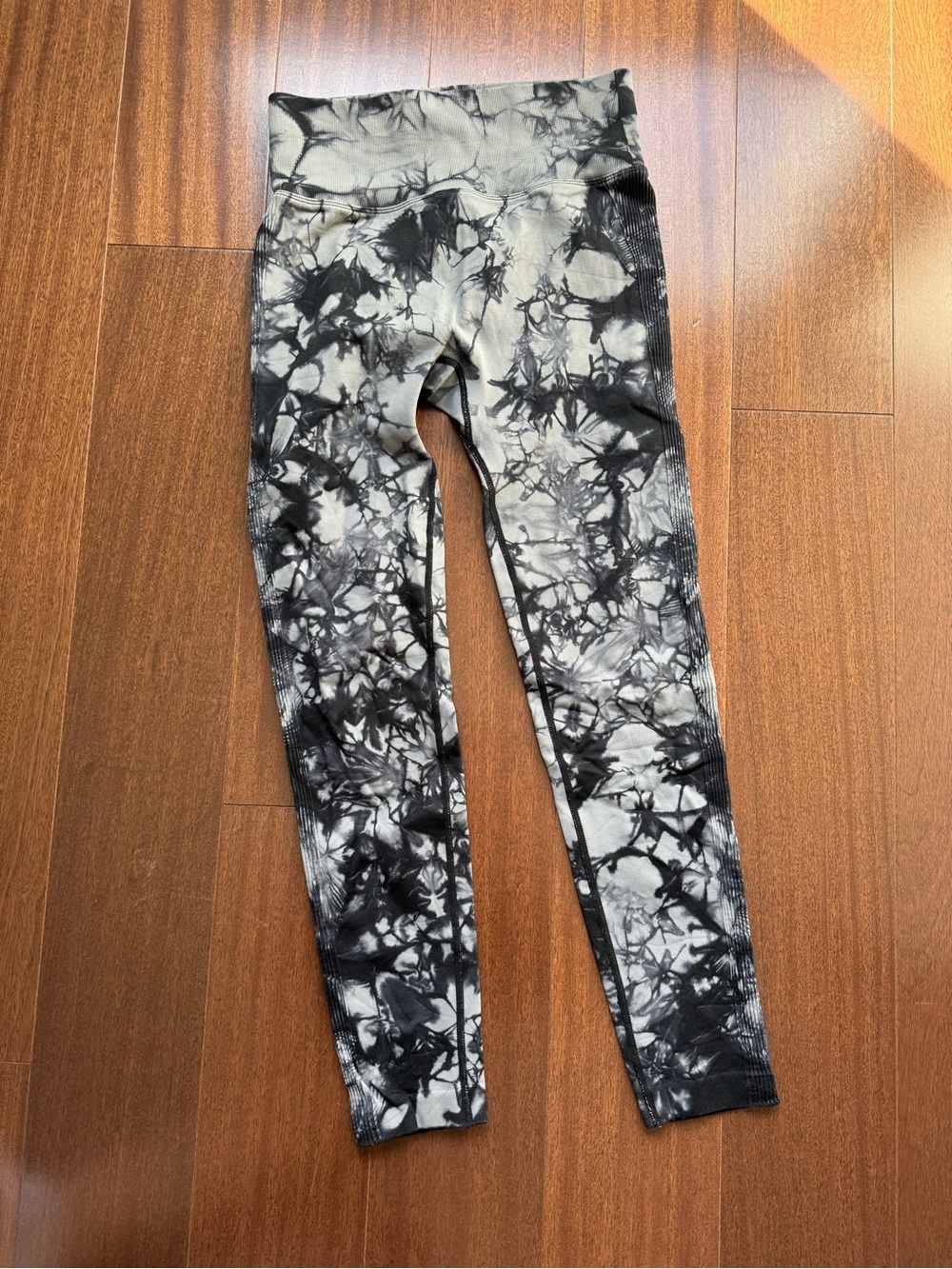 Women’s Tie-Dye Black & White Leggings